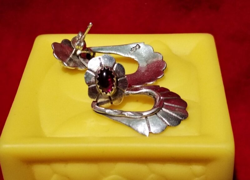 Cercei vintage Navajo din argint cu granat Marie Begay (MB)